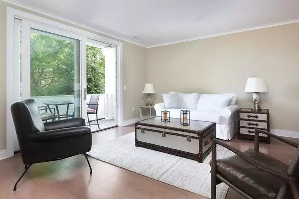 Newton, MA 02458,77 Court St #107