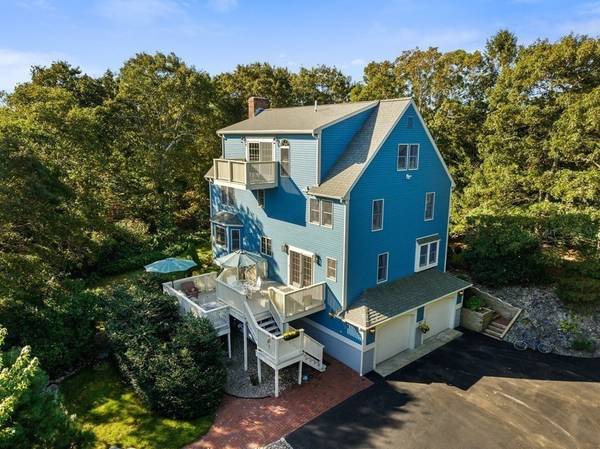 Bourne, MA 02562,7 Sea Ln