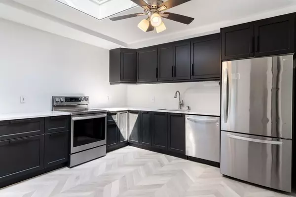 2 Larose Pl #25, Boston, MA 02135