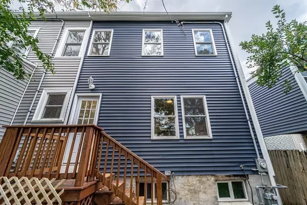 2 White Street Pl, Boston, MA 02128