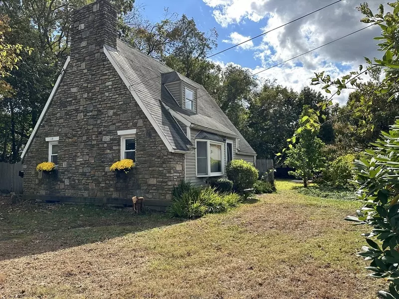 13 Harwood St, Oxford, MA 01540