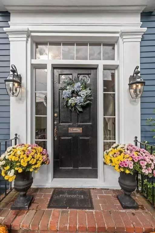 Newburyport, MA 01950,53 Bromfield St #4