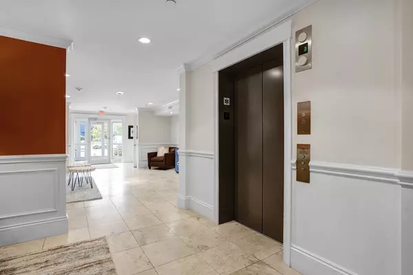Marblehead, MA 01945,220 Humphrey St #101