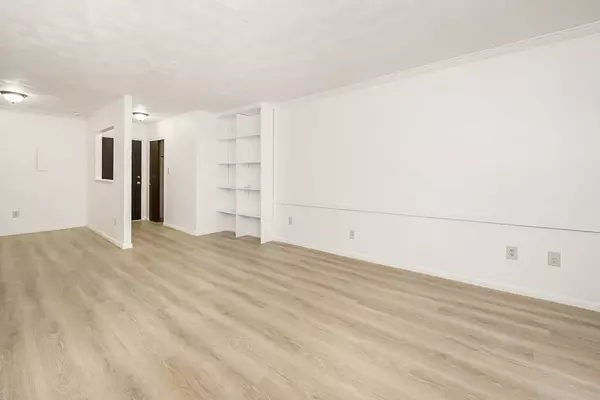 Randolph, MA 02368,59 Highland Glen Dr #331