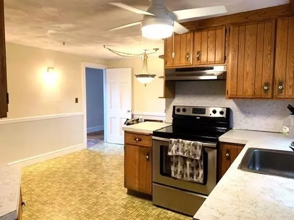 Hamilton, MA 01982,7 Lois Street