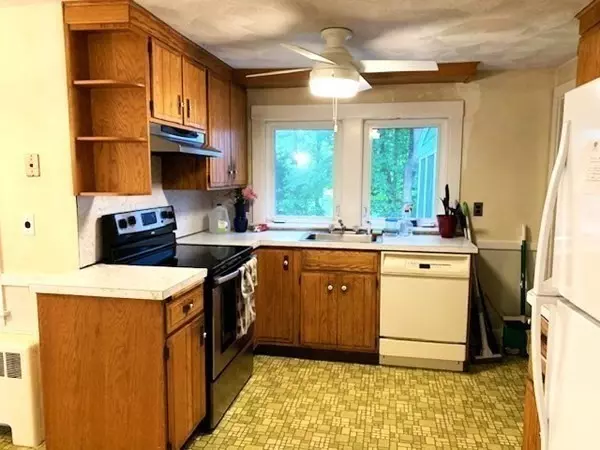 Hamilton, MA 01982,7 Lois Street