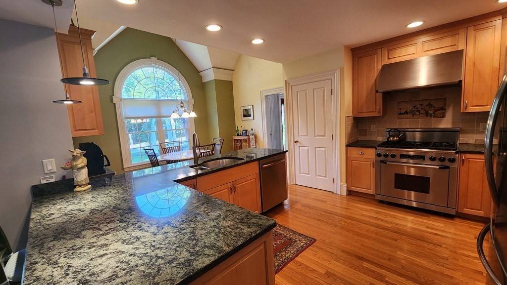 Falmouth, MA 02536,162 Ostrom Rd