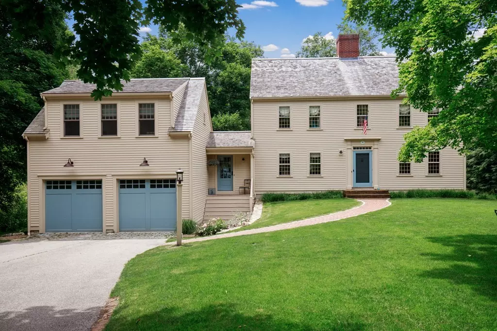 Hingham, MA 02043,11 S Pleasant St