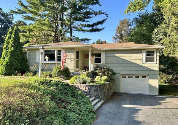 27 Lloyd Avenue, Belchertown, MA 01007