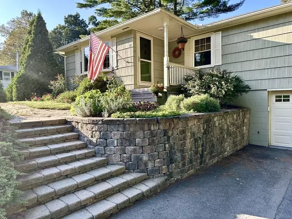 Belchertown, MA 01007,27 Lloyd Avenue