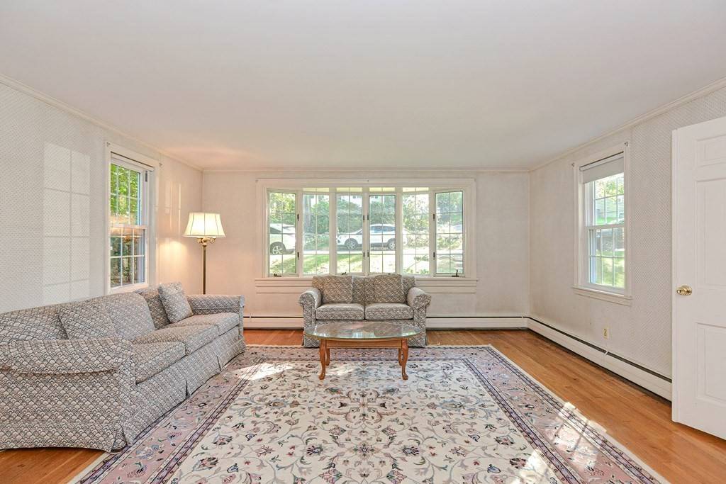Framingham, MA 01702,28 Checkerberry Ln
