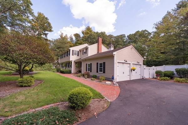 Medfield, MA 02052,22 Forest St