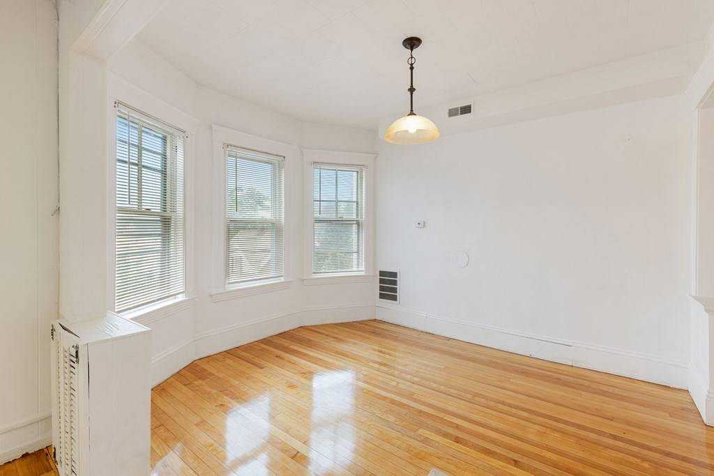 Worcester, MA 01606,7 Kalmar St
