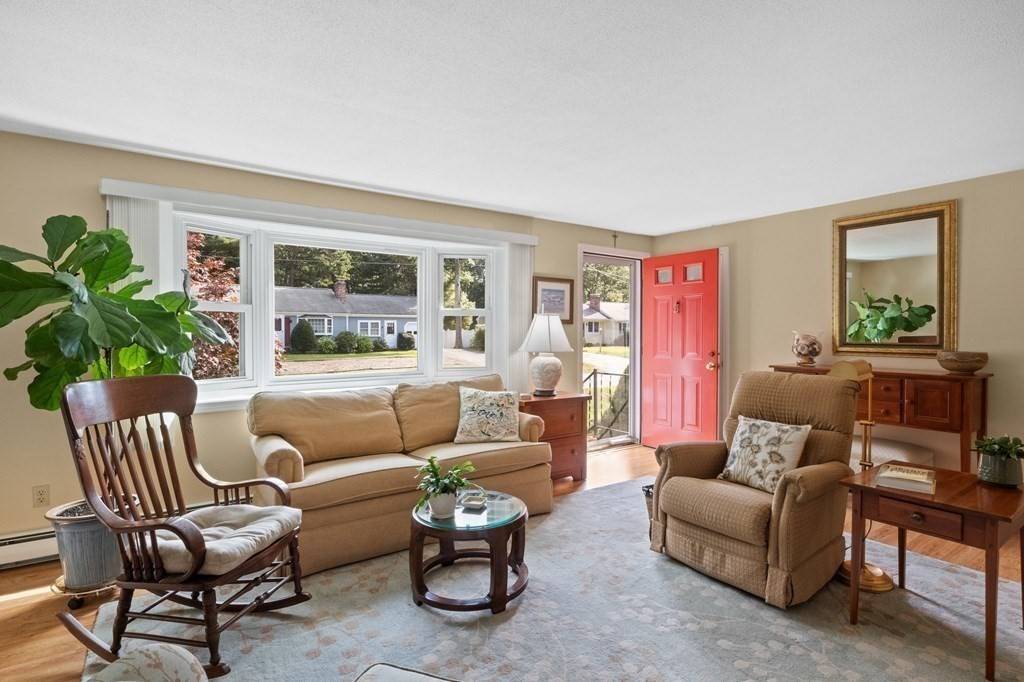 99 E Osterville Rd,  Barnstable,  MA 02655