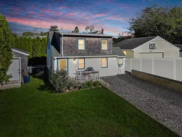 47 Hope St, Acushnet, MA 02743