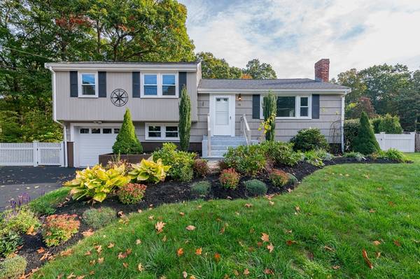 73 Laura Ln, Stoughton, MA 02072