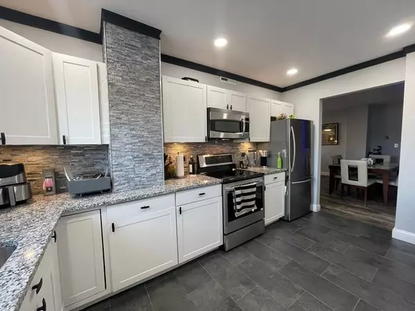 Lynn, MA 01904,196 Locust St #2-106