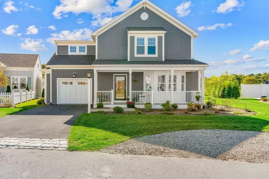 12 Cobblestone Cir, Mashpee, MA 02649