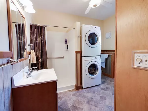 Southwick, MA 01077,114 Congamond Rd