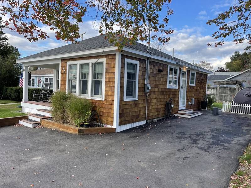 52 Ocean Ave, Halifax, MA 02338