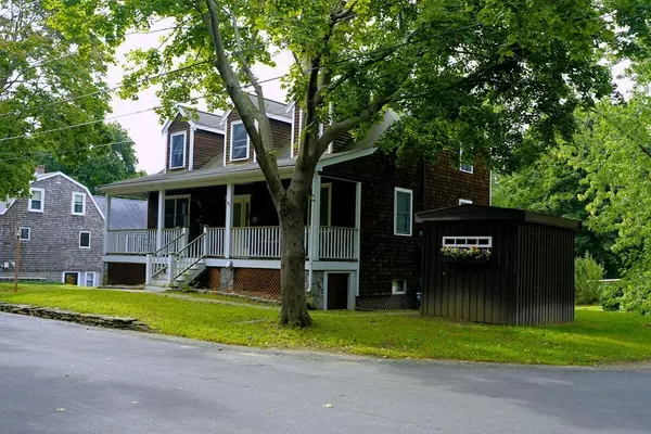 Hingham, MA 02043,22 Clifford Ct