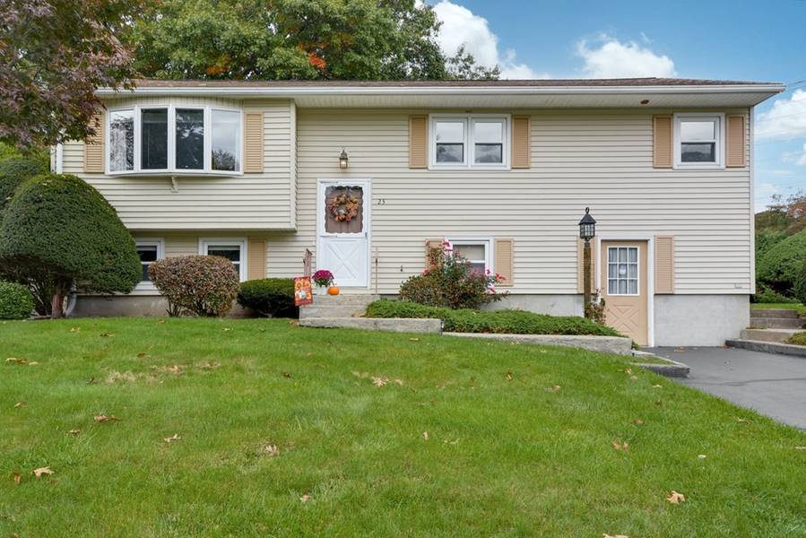 23 Carousel Dr, Millbury, MA 01527