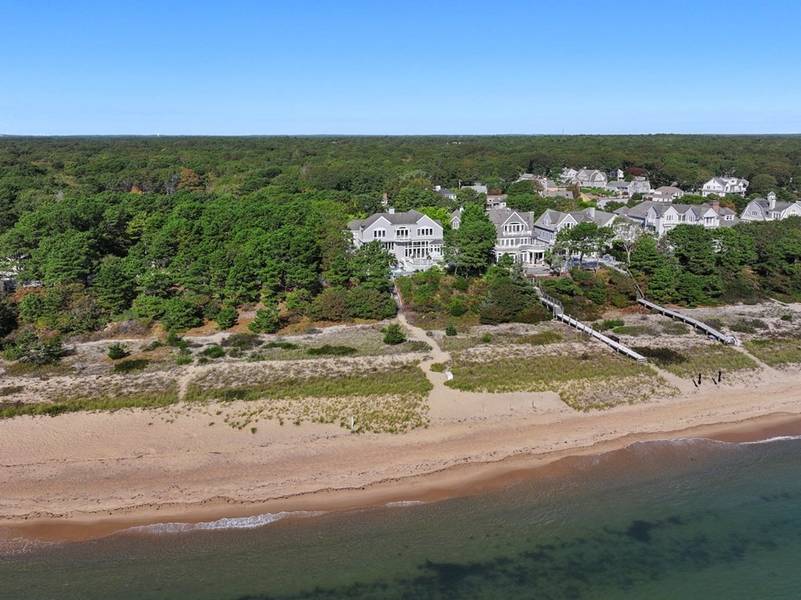 27 Ocean Bluff Dr, Mashpee, MA 02649