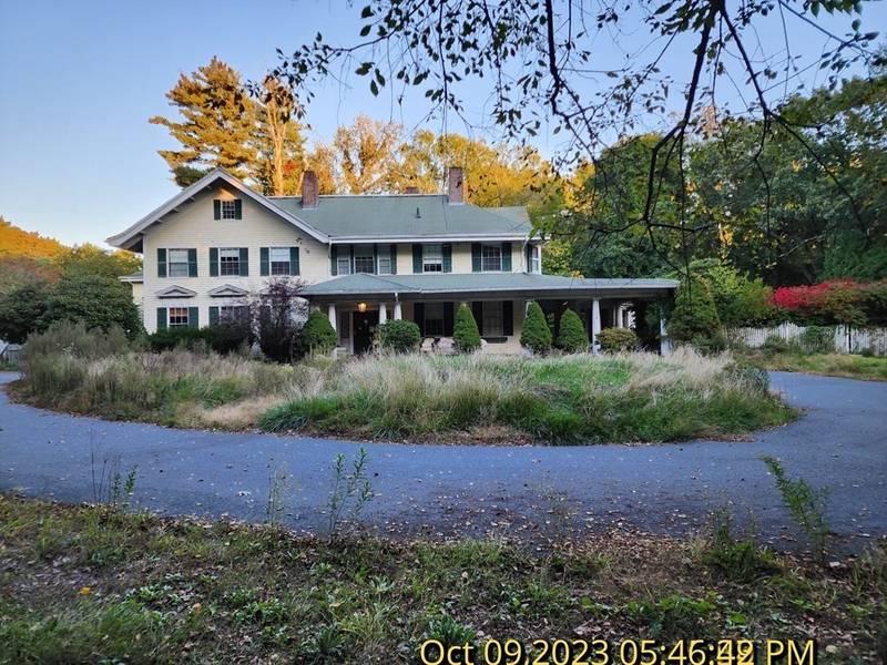 18 Hedgerow Ln, Westwood, MA 02090