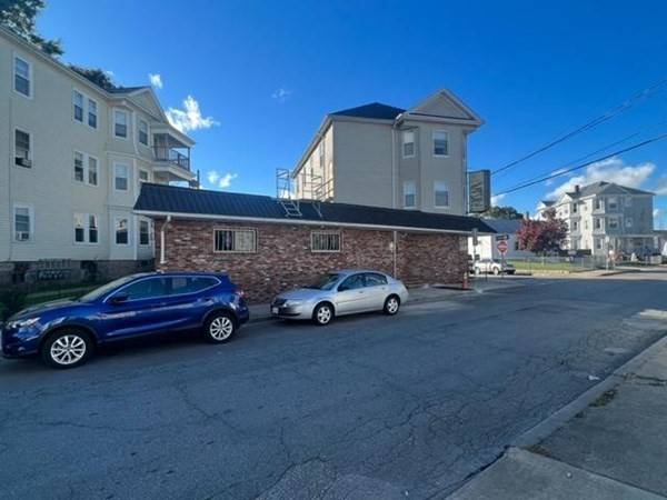 915 County, Fall River, MA 02723