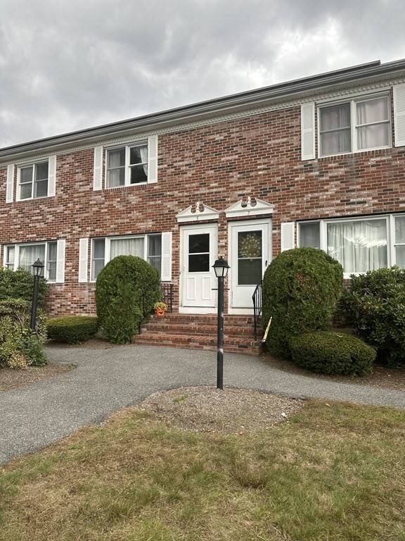 5 Robins St #5, East Bridgewater, MA 02333