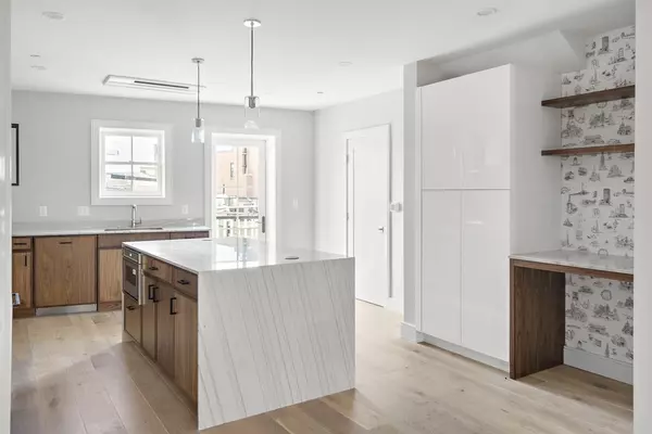 471 Hanover Street #PH 1, Boston, MA 02113