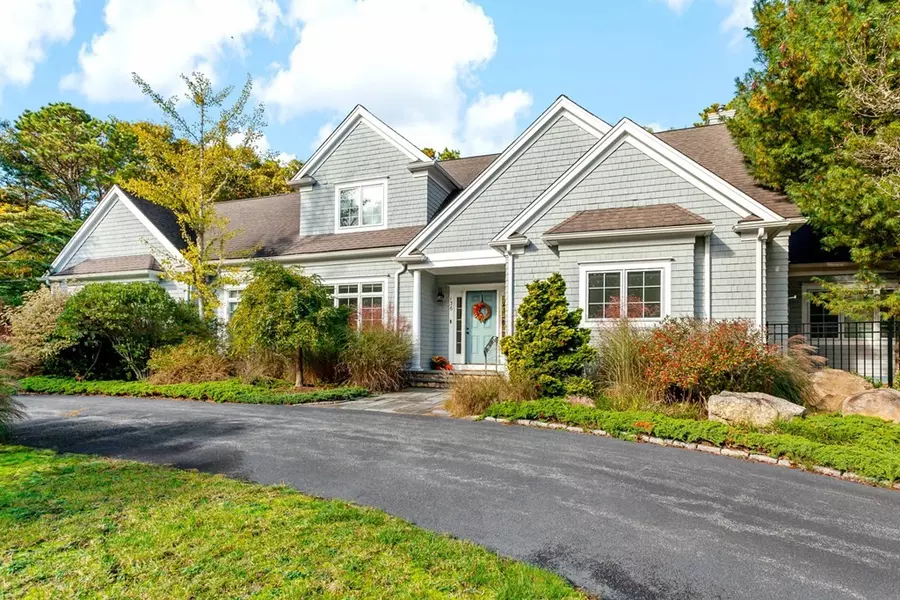 136 Hill And Plain Rd, Falmouth, MA 02536