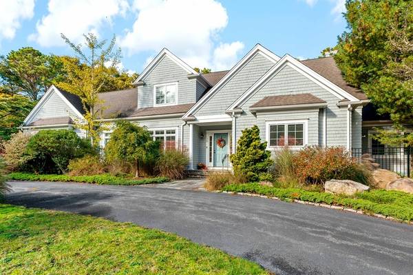 136 Hill And Plain Rd, Falmouth, MA 02536