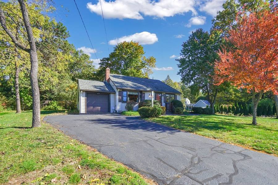 33 Birch Bluffs Drive, Westfield, MA 01085