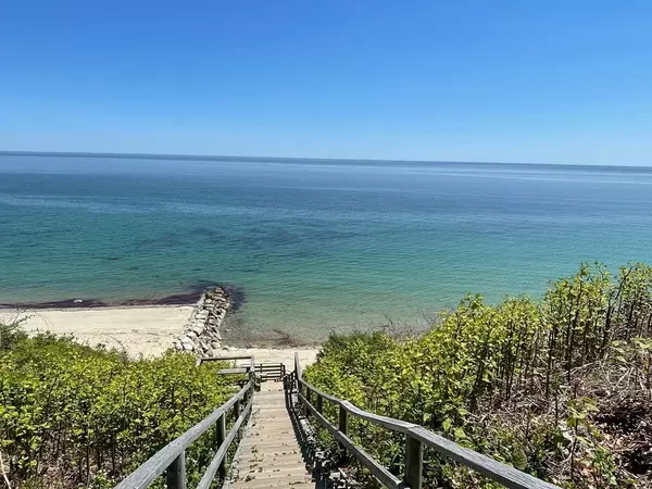 11 Vinal Ave, Plymouth, MA 02360