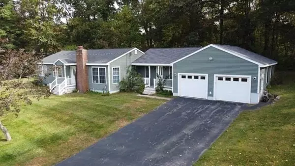 Pelham, NH 03076,3 Mclain Dr