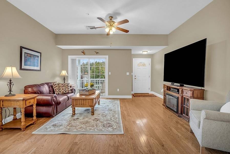 707 Autumn Ridge Drive #707, Ayer, MA 01432