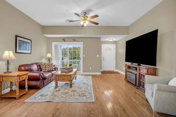 Ayer, MA 01432,707 Autumn Ridge Drive #707