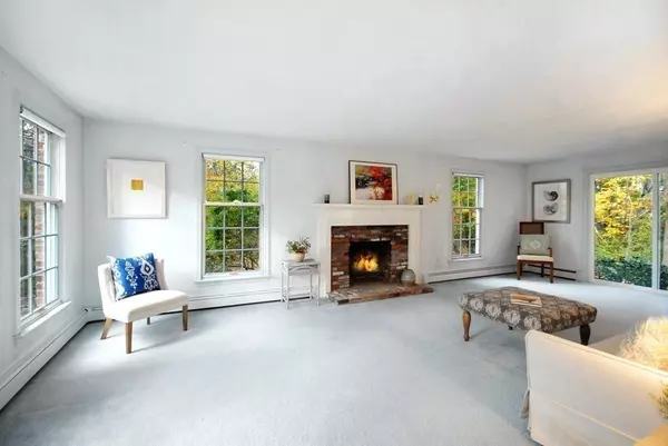 Concord, MA 01742,216 Oak Hill Cir