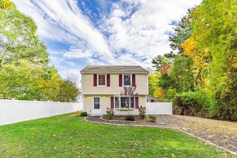 4 Island Rd, Norton, MA 02766