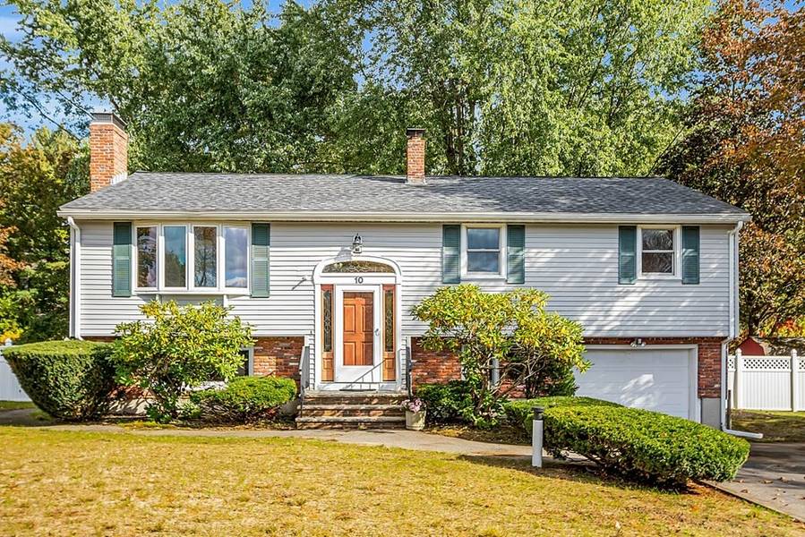 10 Biggar Avenue, Wilmington, MA 01887