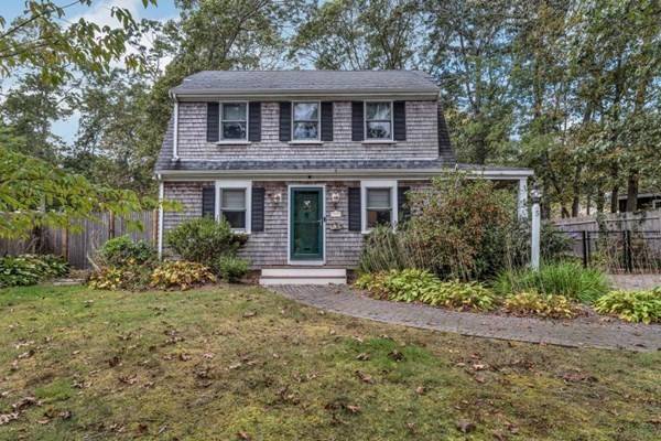 5 Sunset Dr, Falmouth, MA 02536