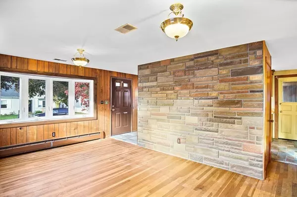 Peabody, MA 01960,7 Roland Rd