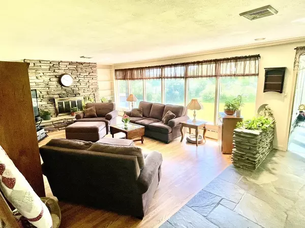 Paxton, MA 01612,1 Woodland Dr