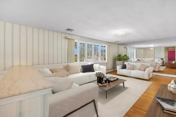 Randolph, MA 02368,22 Barry St