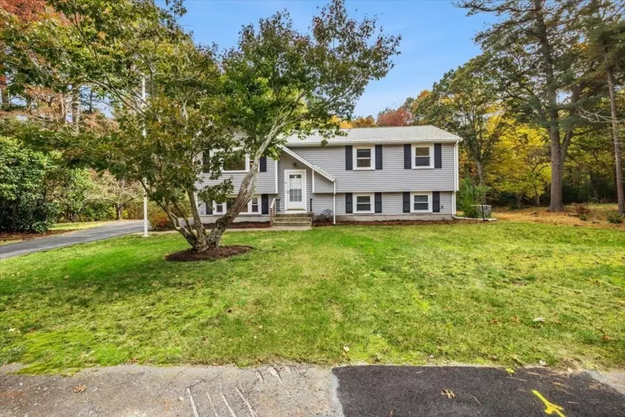 13 Suffolk St, Pembroke, MA 02359