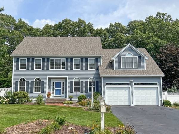 25 Newport Ln, Medfield, MA 02052