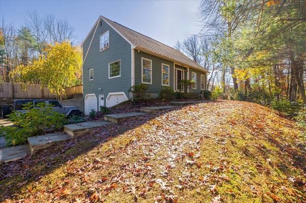 1047 Dennison Dr, Southbridge, MA 01550