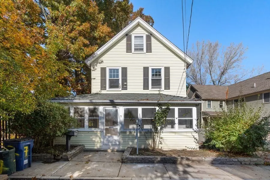 7 Larch Place, Boston, MA 02131