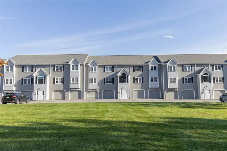 74 Tennis Plaza #23, Dracut, MA 01826